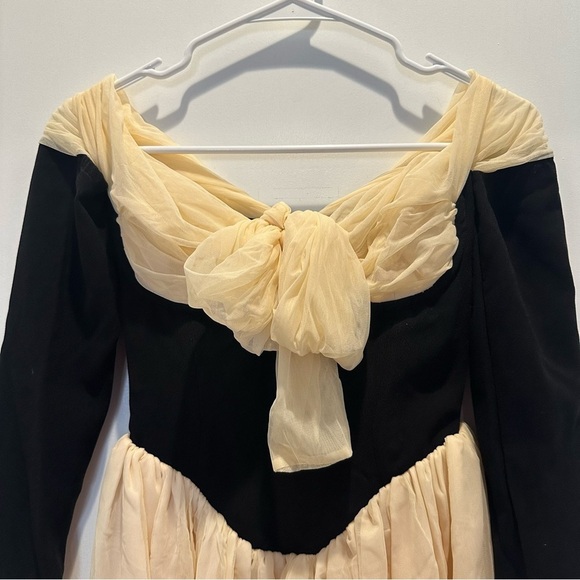 HOUSE OF CB 'Alana' Black & Cream Off Shoulder Dress - Picture 8 of 10